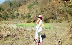 边走边撞水流了一地的水